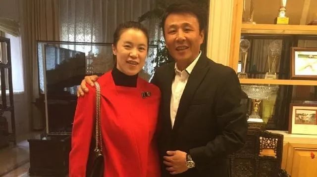 萧阅|王楠妈郭斌在女儿病床前不离不弃，她支持女儿将瘫痪婆婆当亲妈