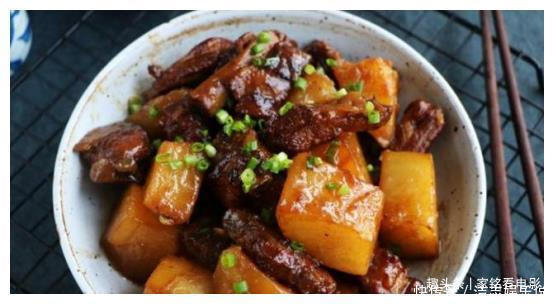 排骨|精选美食红烧鱼块,红烧肉焖酸菜,椒盐鲑鱼,排骨烧土豆的做法