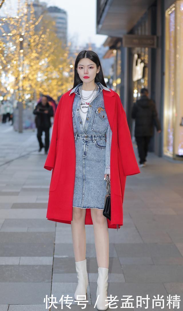 新年新气象, 时髦的姑娘搭配冬装加一点红色, 这样更有新年味道