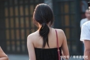 赏心悦目|街拍羞涩可人的小姐姐,秀出青春活力范,令人赏心悦目