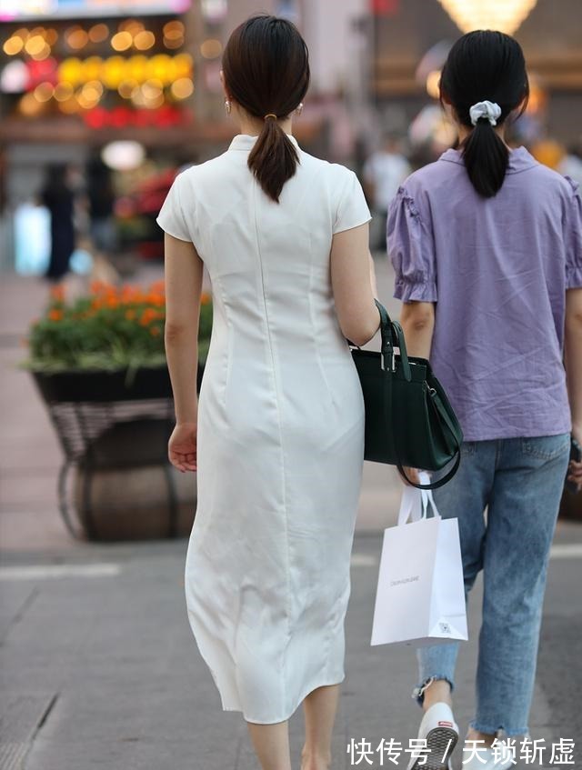 温婉 夏季这一版的旗袍必拿下,展现出优雅婀娜的身姿,气质温婉大方!