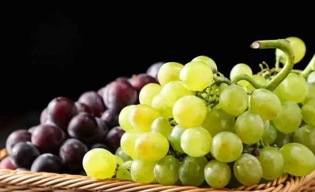 葡萄|糖尿病不想自找难受,别碰4种“升糖王”,否则胰岛素也难救你