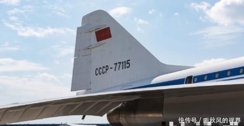 进气道 这款大飞机比战斗机飞的还快,起落架都是钛合金打造,机轮采用四重钢盘刹