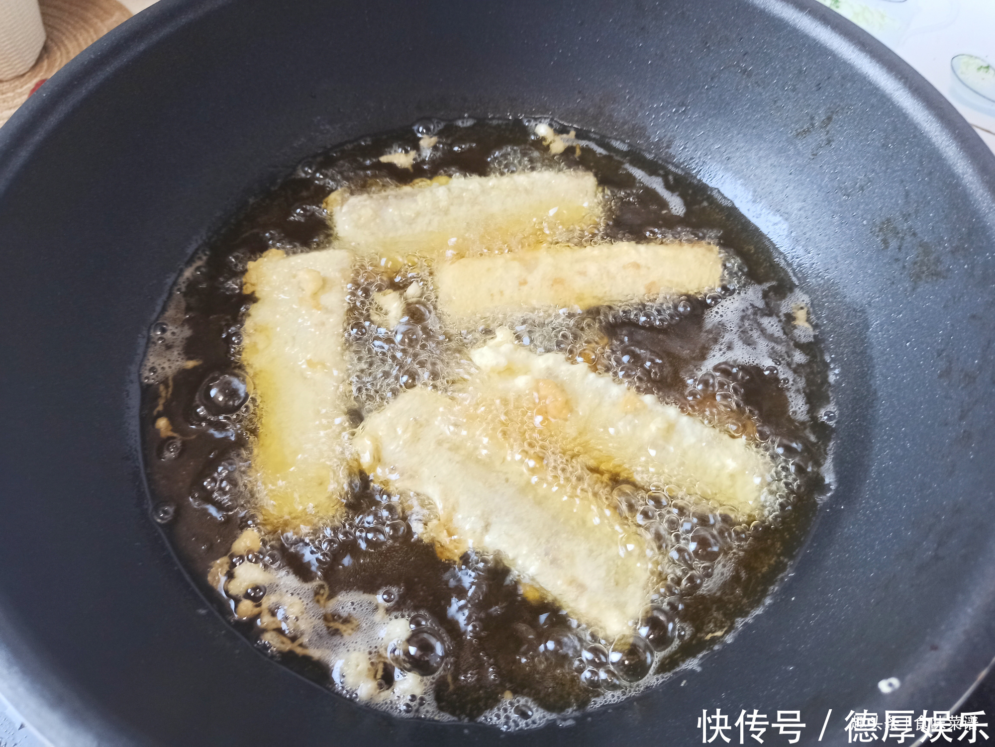 炸带鱼直接下锅就错了,只需多做3步,出锅外酥里嫩,好吃没腥味