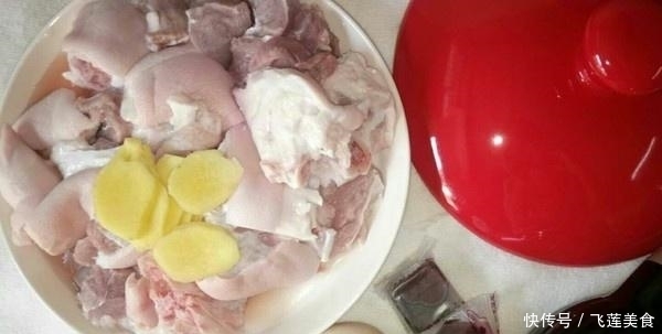 媳妇把4斤猪蹄放进砂锅,不加一滴水,没出锅就馋坏儿子