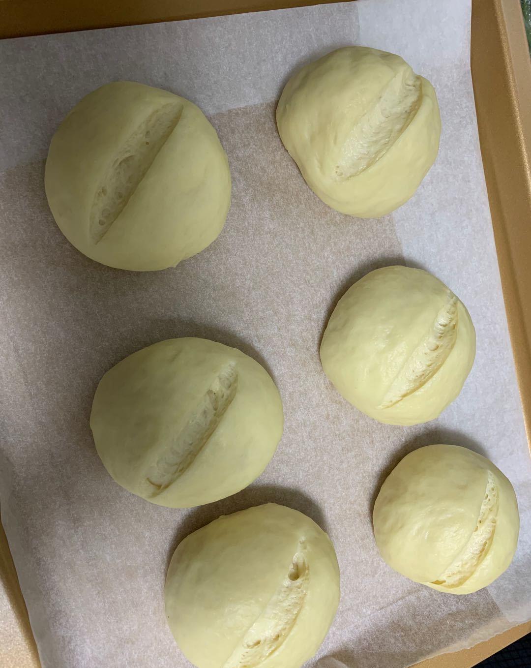 黄油25克|分享一款面包真独特,蒜香浓郁松软拉丝,吃一口就停不下来