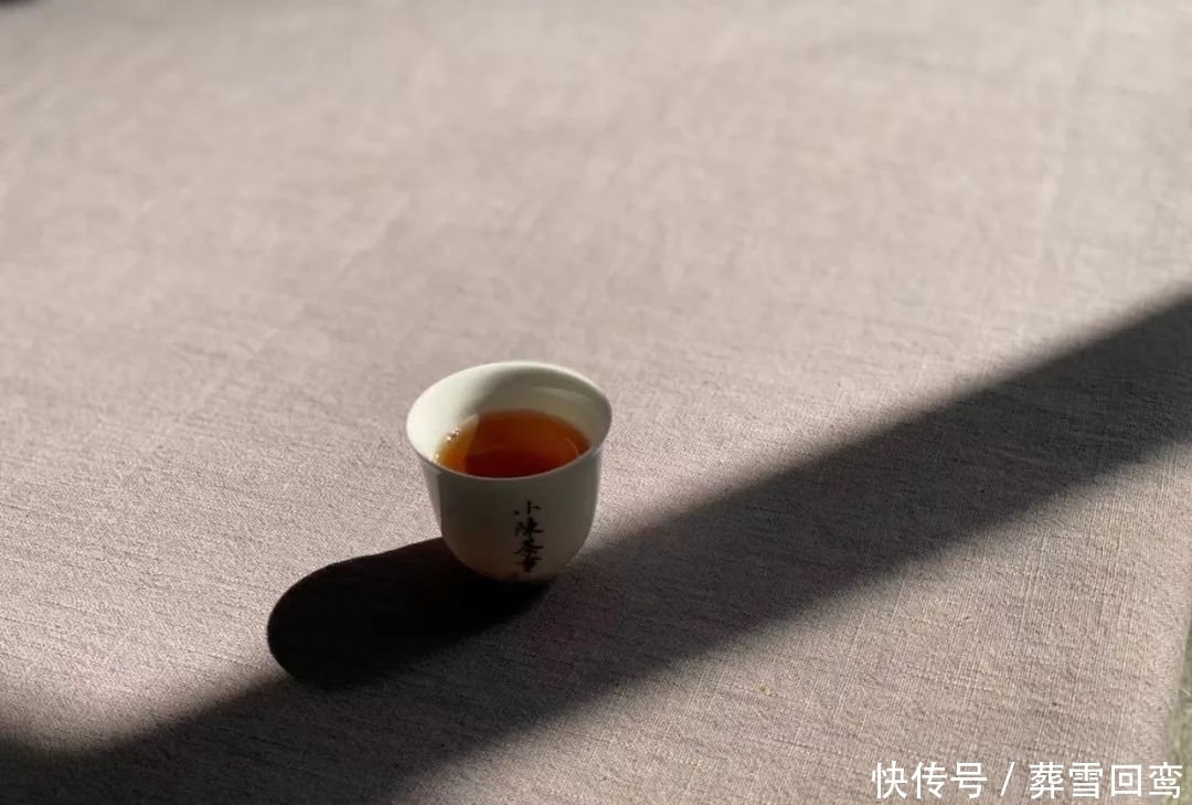  春节喝茶，福建人一般拿什么岩茶待客？水仙、肉桂还是大红袍？