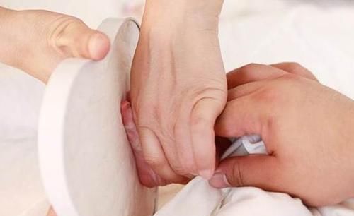 孩子|新生儿的“脚印”原来作用那么大,怪不得医院会留,宝妈不可不知