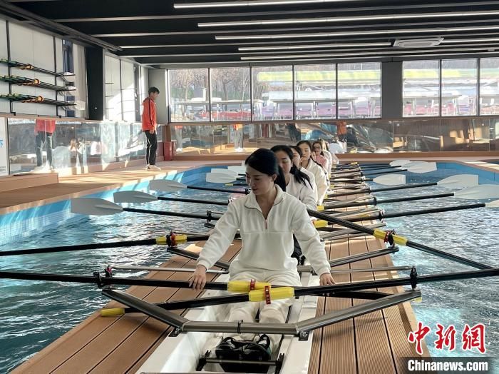赛艇|辽宁沈阳：赛艇运动进校园助力“双减” 百名体育教师变身赛艇教练员