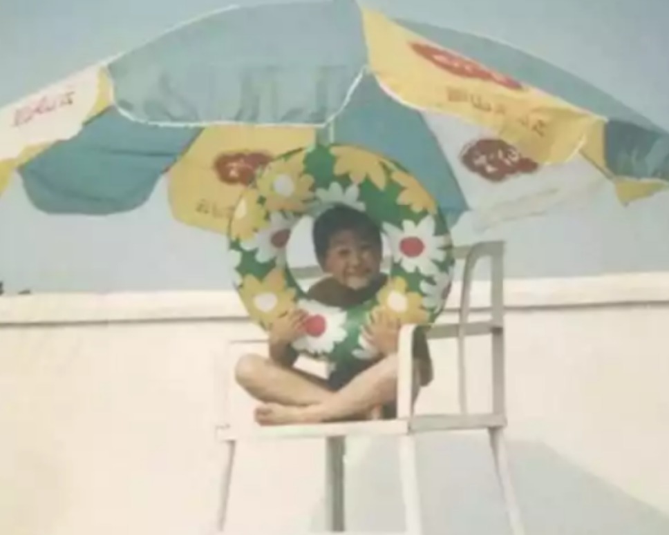 张亮的毁灭史:从“好爸爸”到“无人问津”,他哪步走错了?