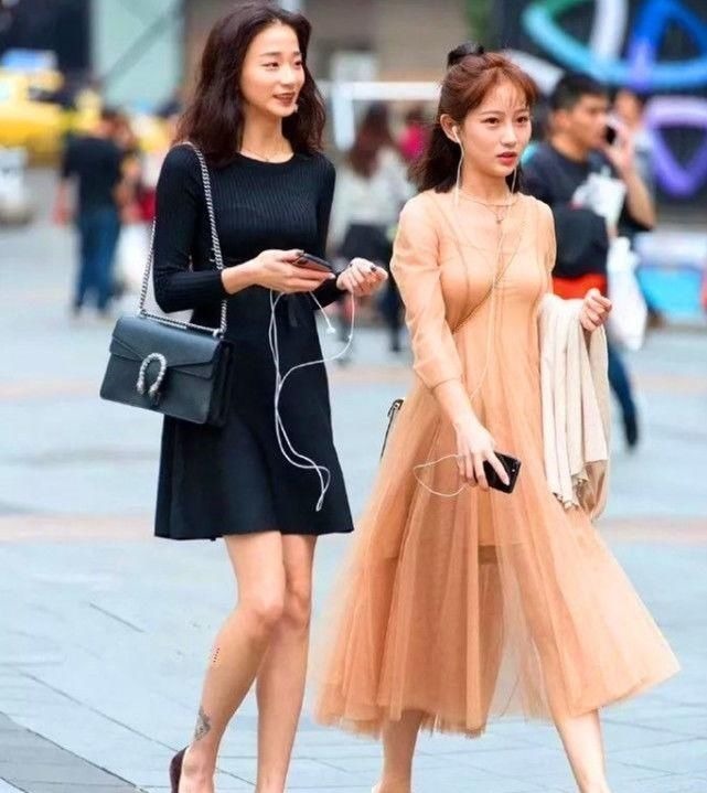 新潮流 现在女生穿高跟鞋越来越少，穿运动鞋越来越多，为什么