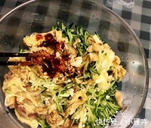 做法|夏天餐桌上最受欢迎的一道菜,做法简单,5分钟就搞定,百吃不腻