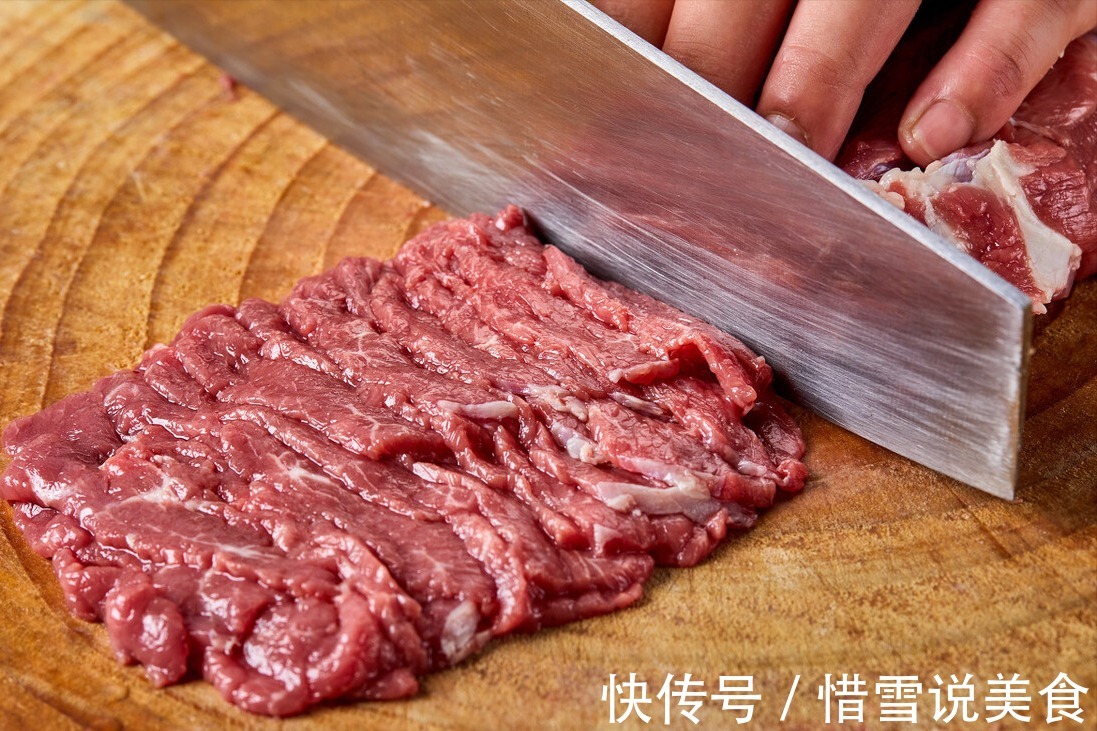 炒莲藕,如何才能不发黑教你2个小诀窍,藕片爽脆又白净