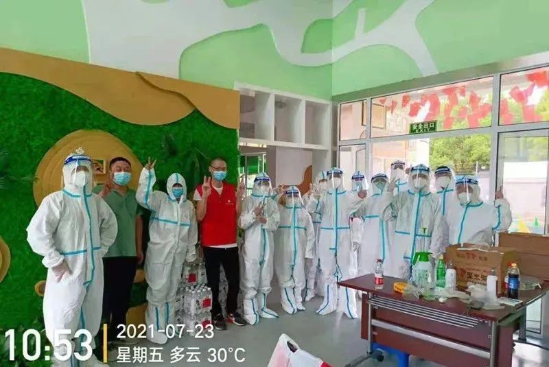 新冠肺炎|阴差阳错滞留南京30天，报名当志愿者累到中暑