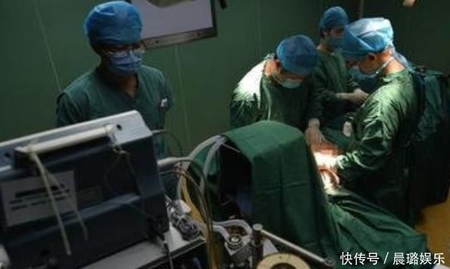 美女大学生跑操时“昏倒”,同学们赶快送诊,母亲很难没脸见人了