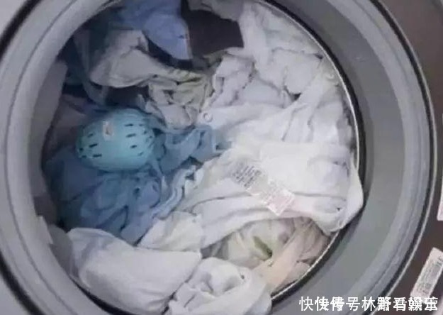 洗衣机|洗床单时水里倒一碗“它”，不管床单多脏多旧，洗完立马干净如新