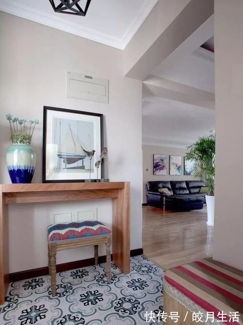 大面积|玄关，别再通铺瓷砖了，当下年轻人都喜欢这样装，也太好看了吧