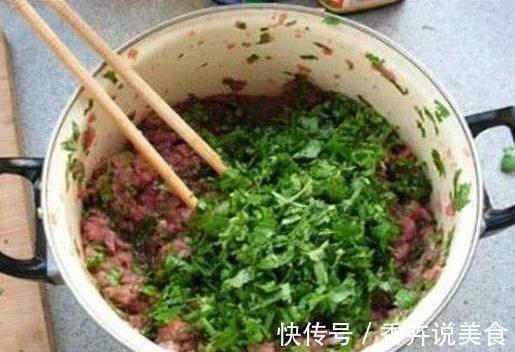 30年老师傅调饺子馅,别只会加水,加1步,饺子又鲜又香