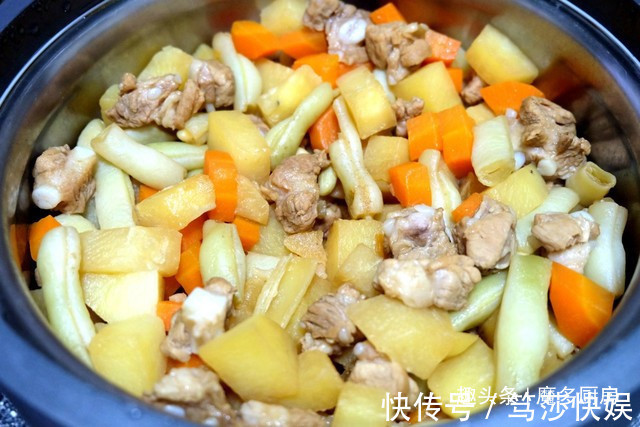 大米|电饭锅只蒸白米饭太浪费，4种食材和大米同煮，有肉有菜香喷喷
