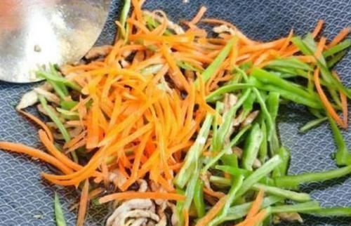 此物|吃胡萝卜时,最好别碰“此物”,很多人都错了,早知早受益