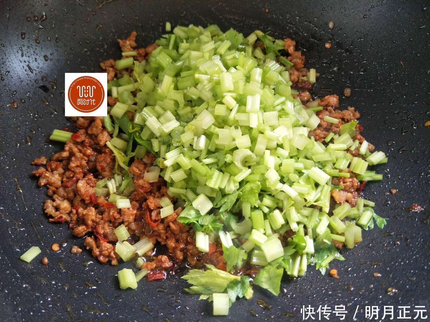 老少皆宜|这道菜最解馋,最下饭,我家隔三差五就做它,每次都吃个精光!