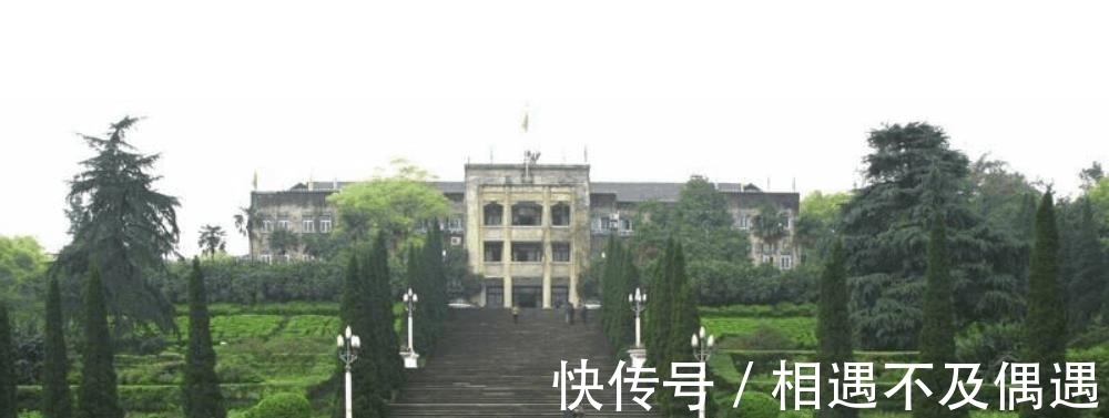 缙云山|中国最“牛”大学, 占地面积9600多亩, 相当于一座小县城!