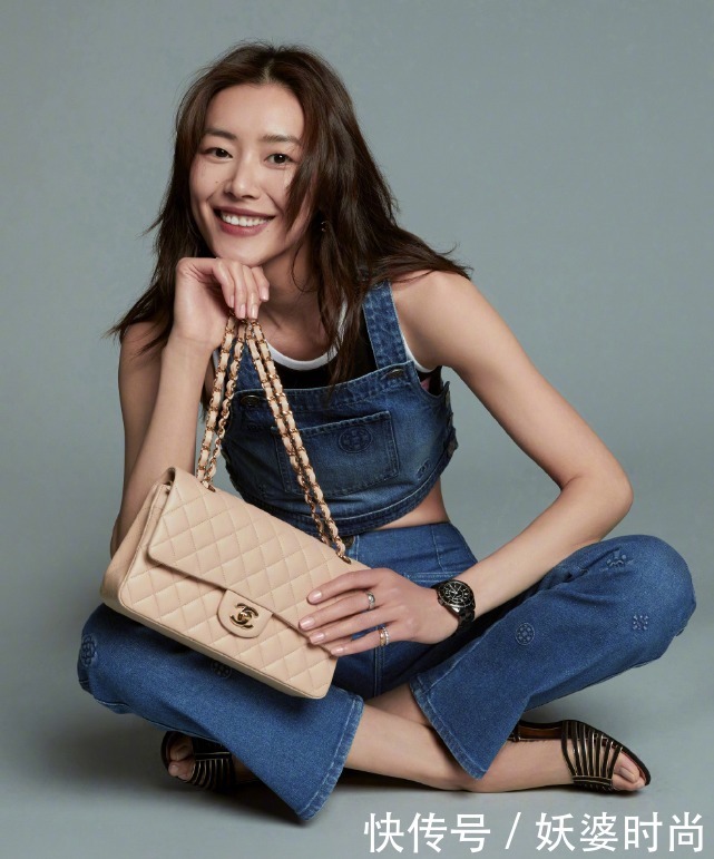 单品|“大妈凉鞋”成新潮单品，圈内女星都在穿，你没有就low了