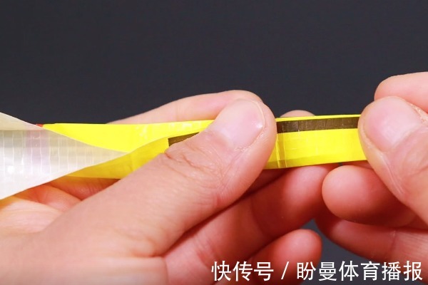 米袋用完别再扔了,中间剪一刀,每天出门带上节约不少钱,太棒了