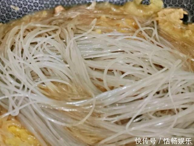 东北人过年都不忘吃的一道菜,鲜香四溢,全家人吃的汤汁都不剩