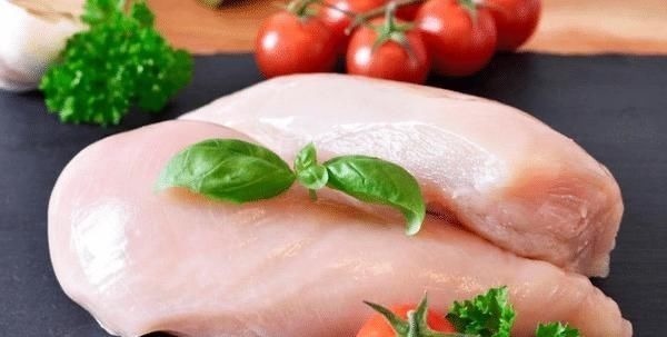 买鸡胸肉时，聪明人不买这4种，很多人不懂，老板都夸你是行家
