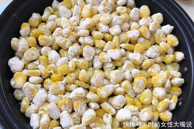 玉米烙的家常做法,金黄酥脆,入口香甜,一上桌就被抢光光