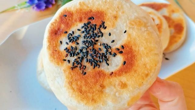 绿豆沙馅|半烫面馅饼，皮薄馅大，放凉了也不会硬，做法简单，老少都爱吃