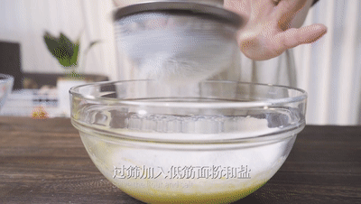 细砂糖|奶油夹心的藏雪戚风蛋糕，承包你整个3月的下午茶