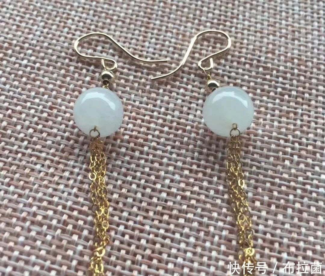 这个翡翠耳环很便宜,大家帮我看看送给母亲合适吗?