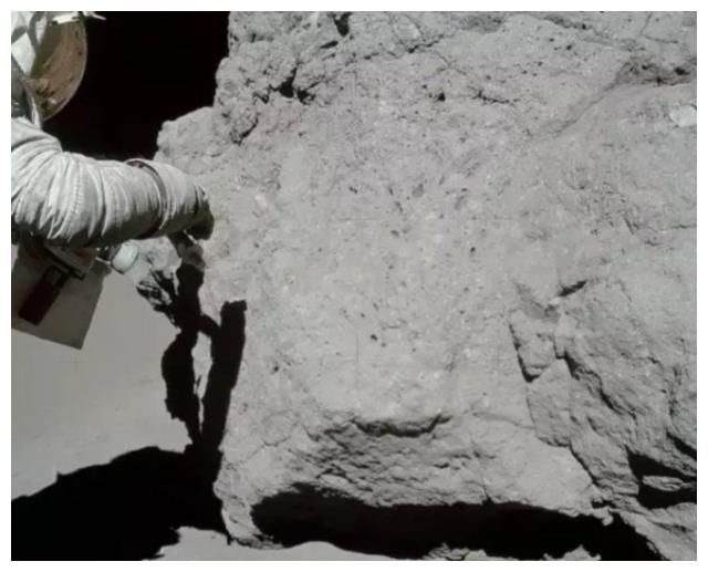 嫦娥五号公开秘密，月壤中发现玻璃，为什么美国从未说明