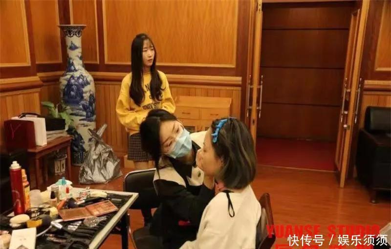 实践|【化妆实践】12.12“廿廿不忘,逐梦前行” 迎新晚会