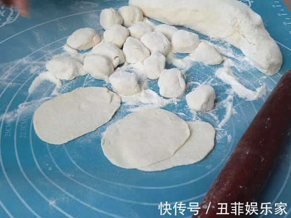 调饺子馅有诀窍,饺子店厨娘透漏这种调料必不可少,涨知识了