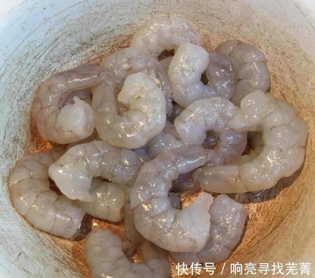 豌豆粒炒虾仁，快手美味小炒，色香味俱全，营养又美味