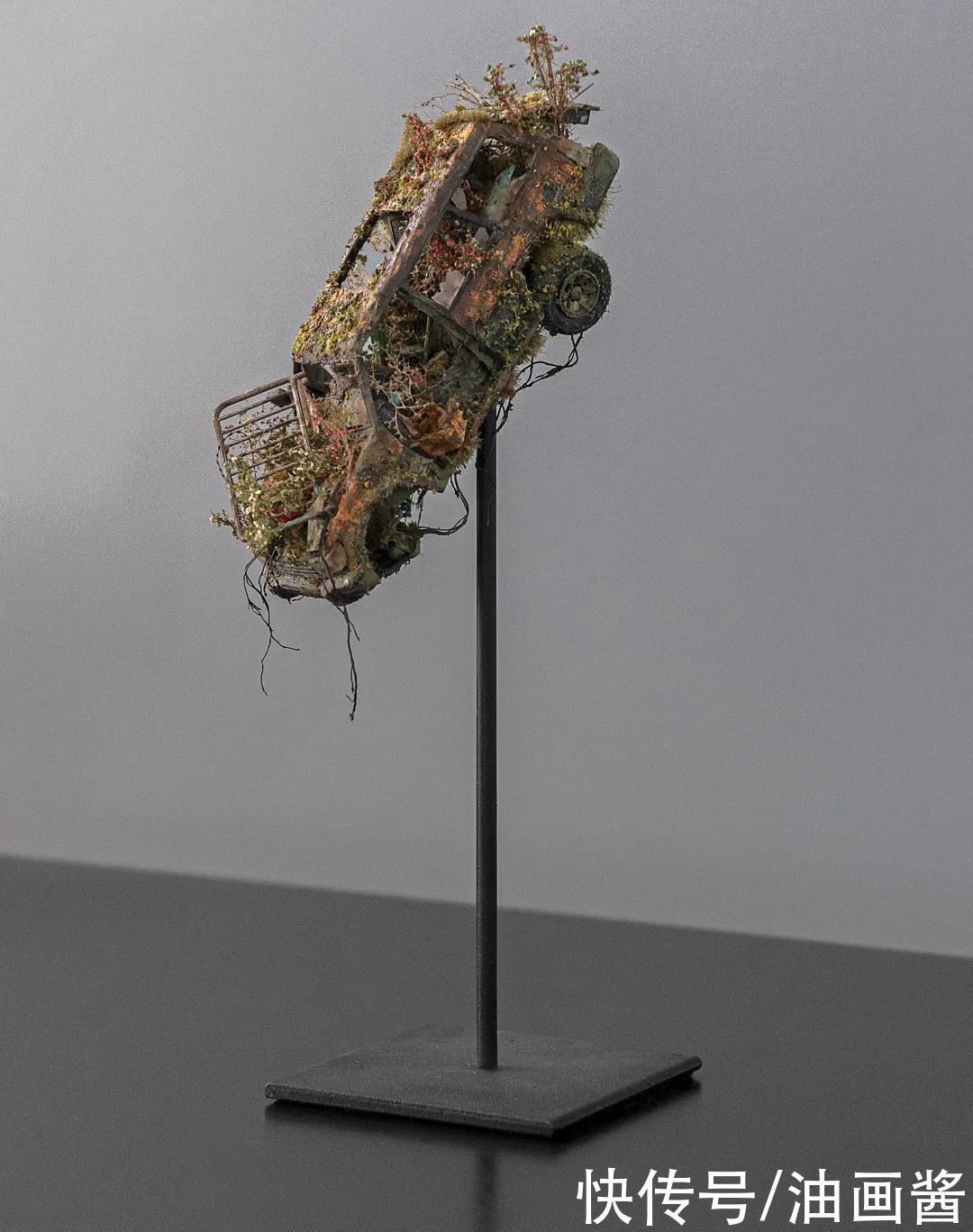 微型艺术家历时4年,打造了一个破败的世界,精致程度让人叹服