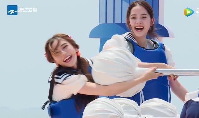 跑男导演多偏心玩游戏时娜比的镜头都很仙,baby的却一言难尽