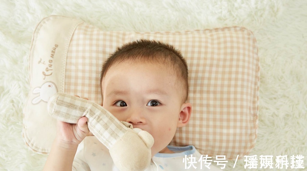 小家伙|宝宝睡醒后的3类行为,暗示大脑发育很优秀,将来是个学习的料