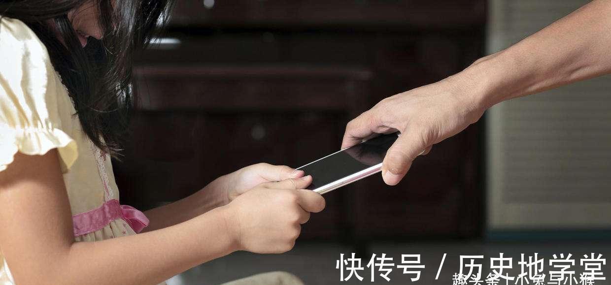 打分|11岁男孩给父母打分,爸爸10分,妈妈0分,评价标准很“无奈”