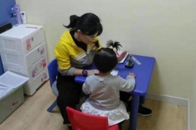 孩子|16岁男孩写字宛如印刷体,获700w网友点赞,父母却说孩子有病