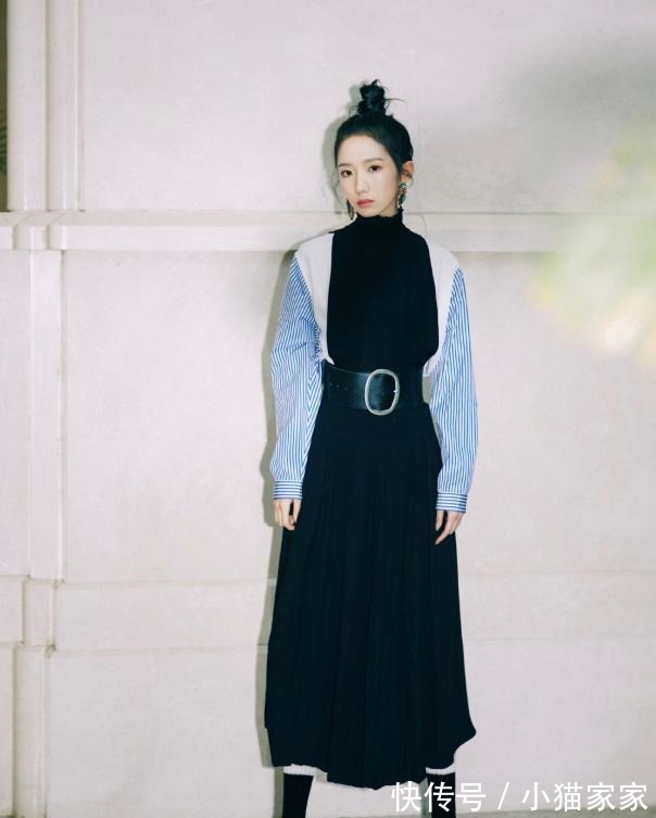 終于等到孟美岐穿“毒液褲”！當(dāng)她站直那刻，這“C位腿”太絕了！