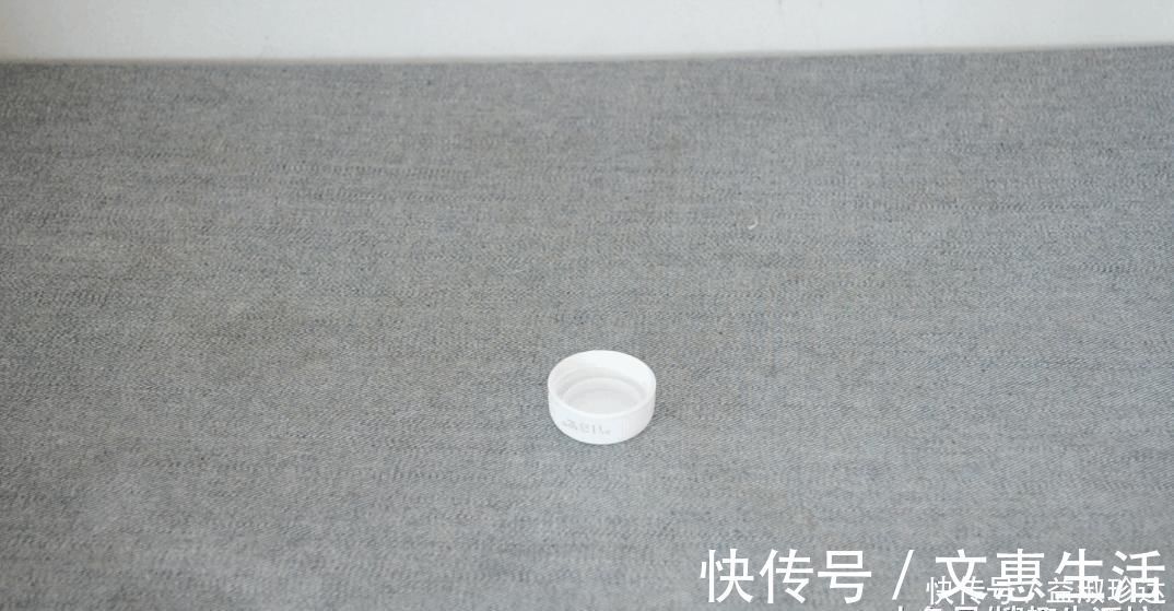 塑料|门把上粘个塑料瓶盖, 没想到还有这妙用, 家家户户都用得着