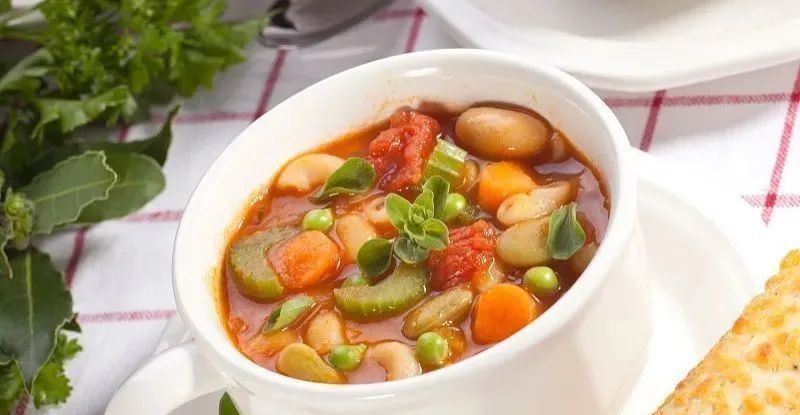 父亲|吉娜父亲疑似来照顾女儿坐月子，郎朗晒与岳父合照，两人的关系如何？