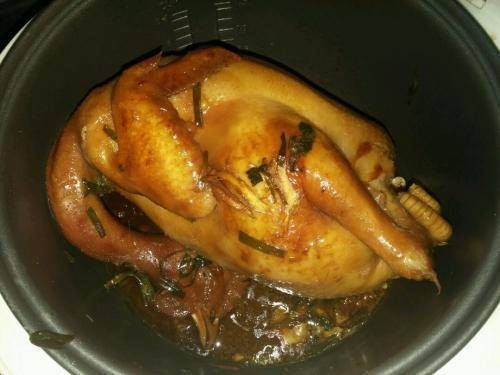 鲜香|把鸡丢入电饭煲，一滴水都不加，简单一炖，嫩滑鲜香，全家抢着吃