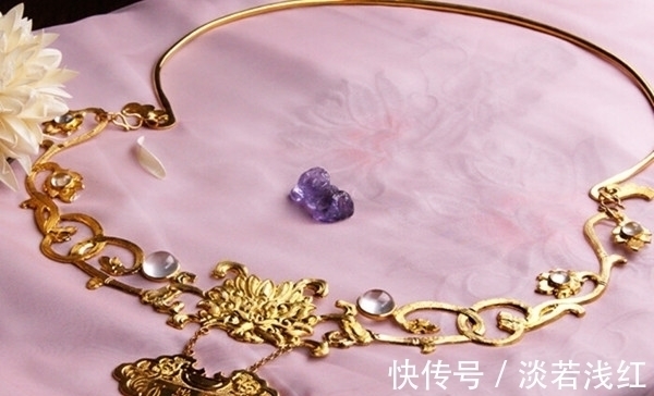 兰桂@兰桂齐芳,暗示宝钗生下遗腹子?金项圈上4字谶语:宝玉从未染指