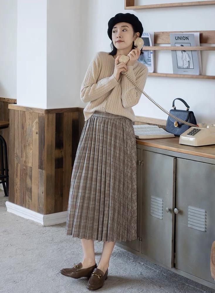 秋冬|别再一味地追求减龄了,针织衫搭配伞裙保温又好看,洋气又显瘦!
