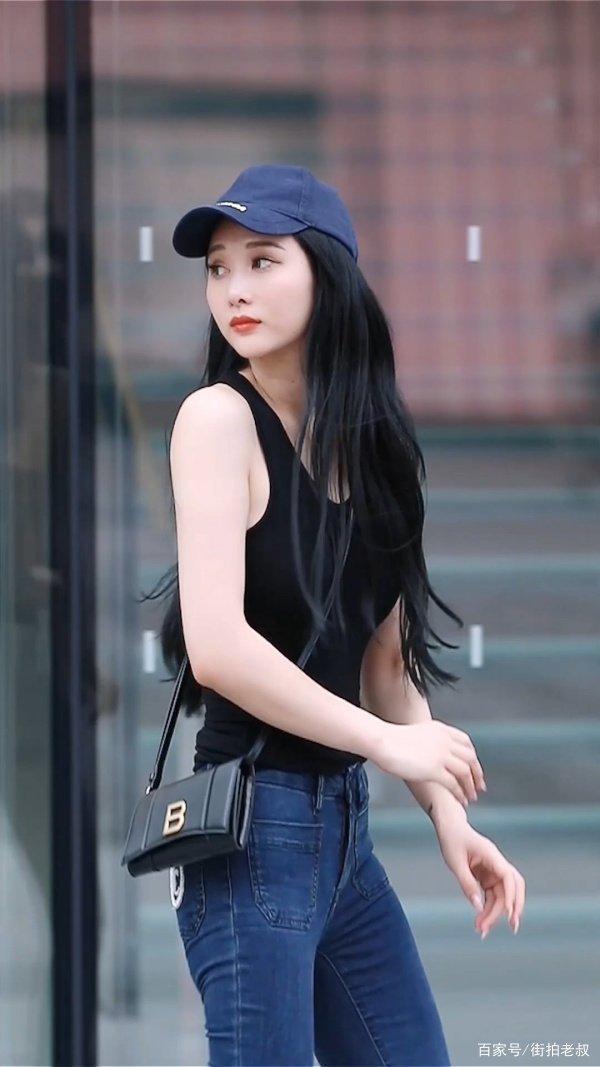 可爱|对于可爱而言,性感更有一番迷人的魅力,紧身牛仔裤真的很好看